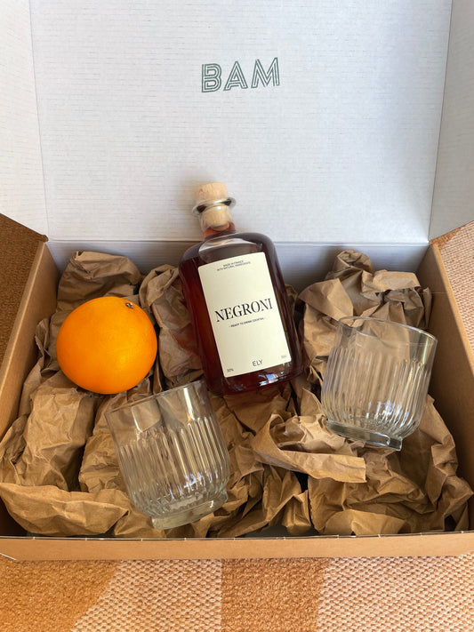 Coffret Aperitivo avec bouteille de Negroni, verres vintage et orange fraîche - Maison BAM