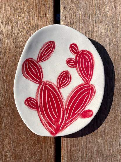 coupelle artisanale en céramique, cactus rouge peint à la main sur fond blanc. pour mettre olives ou crudités à l'apéritif 